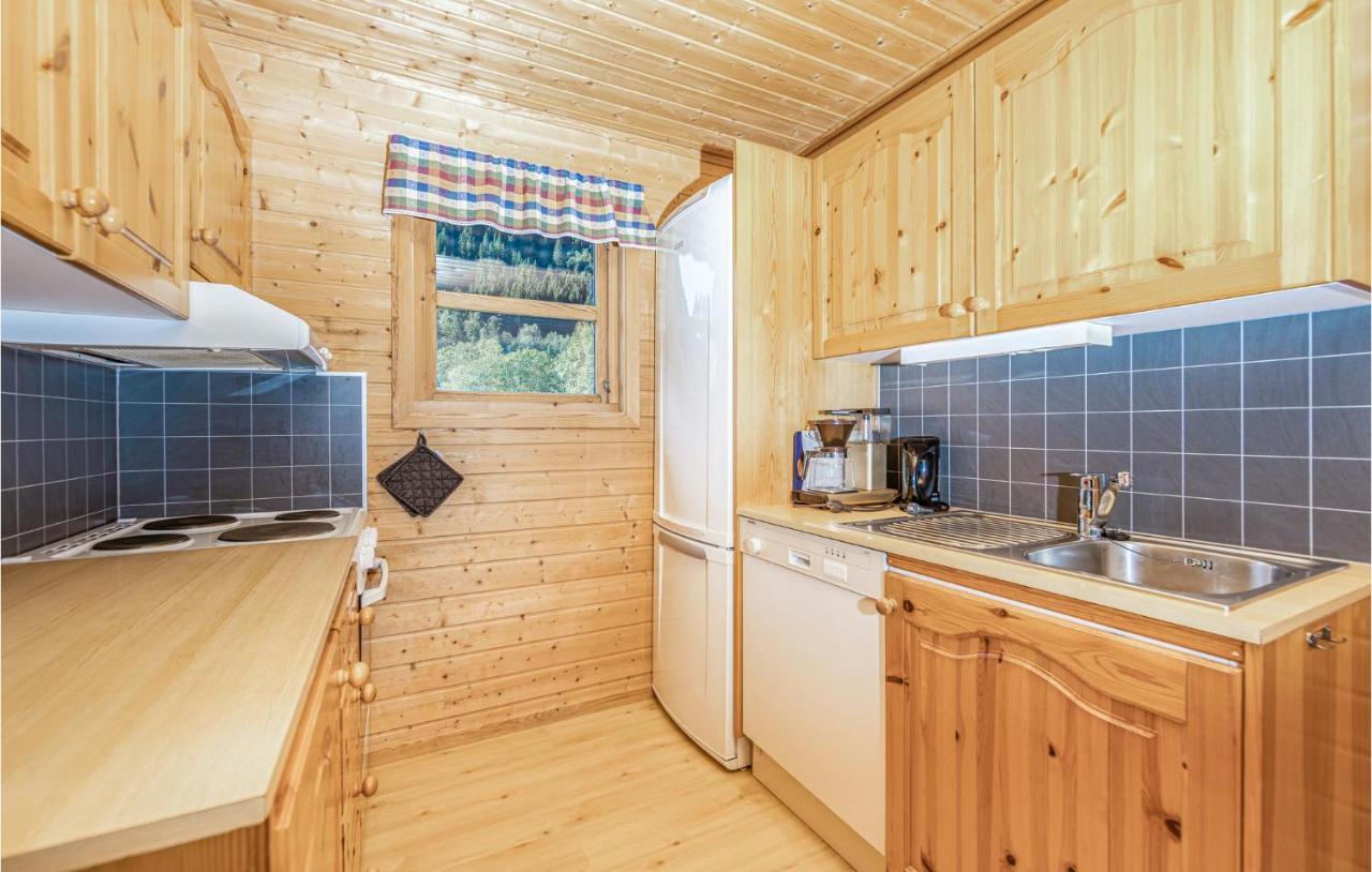 Cozy Home In Fjaerland With House A Mountain View エクステリア 写真