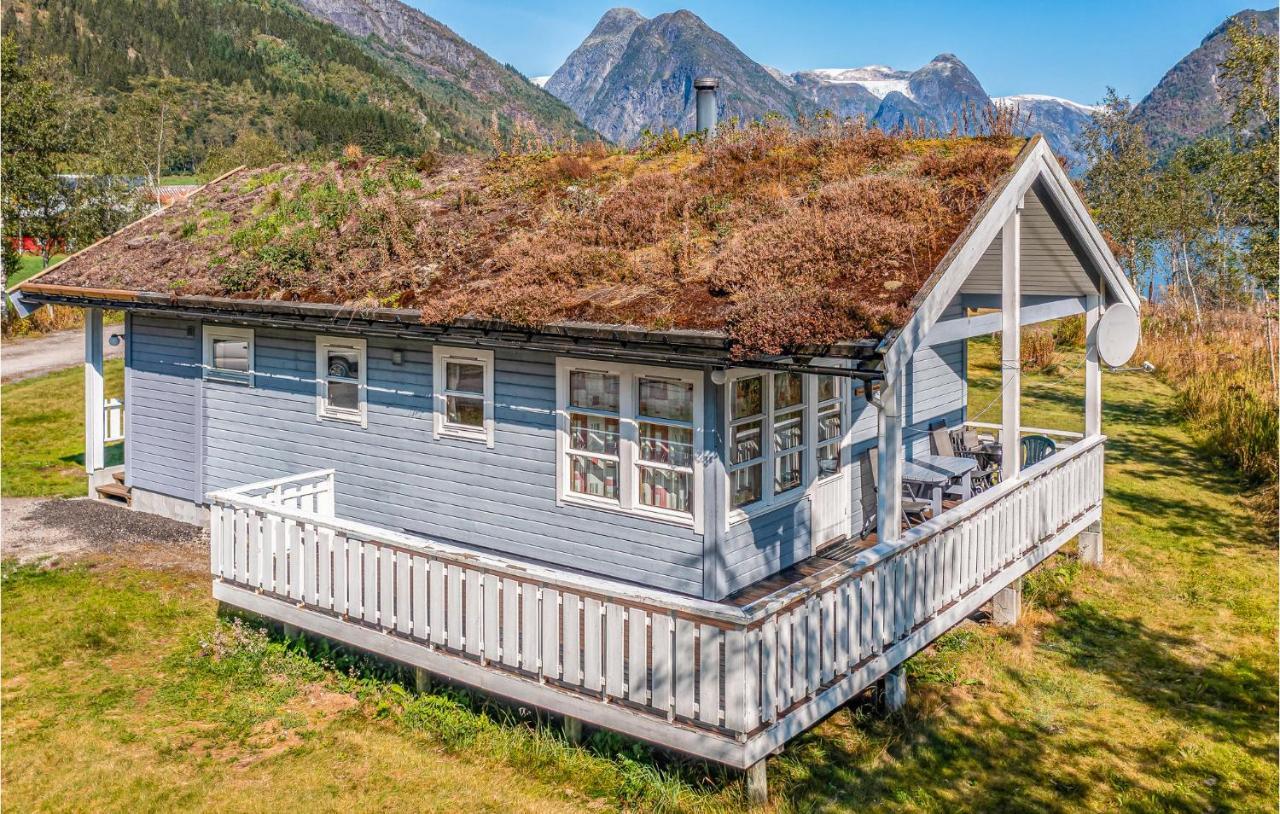 Cozy Home In Fjaerland With House A Mountain View エクステリア 写真