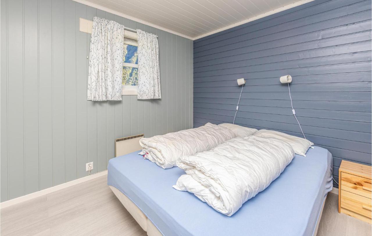 Cozy Home In Fjaerland With House A Mountain View エクステリア 写真