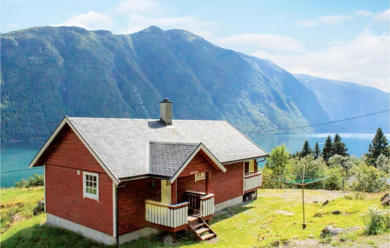 Cozy Home In Fjaerland With House A Mountain View エクステリア 写真