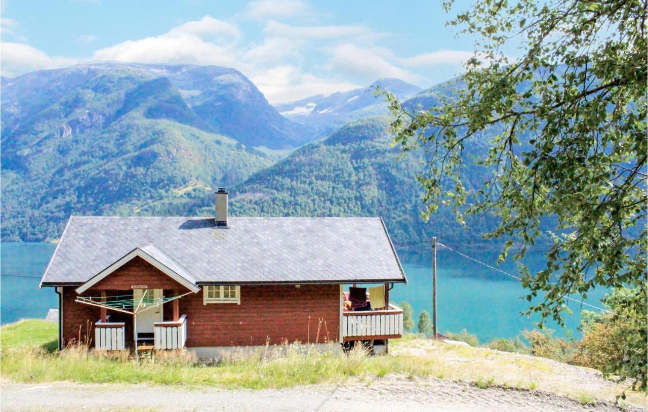 Cozy Home In Fjaerland With House A Mountain View エクステリア 写真