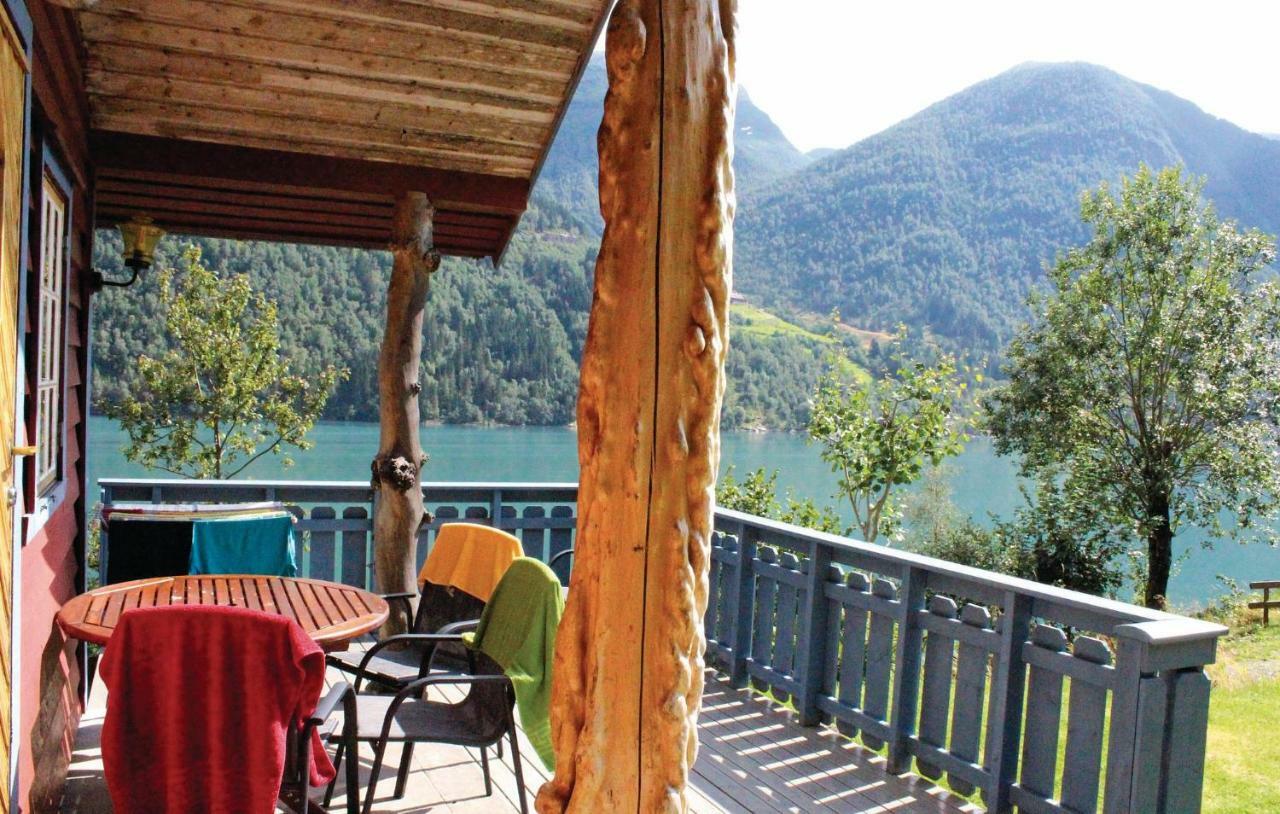 Cozy Home In Fjaerland With House A Mountain View エクステリア 写真