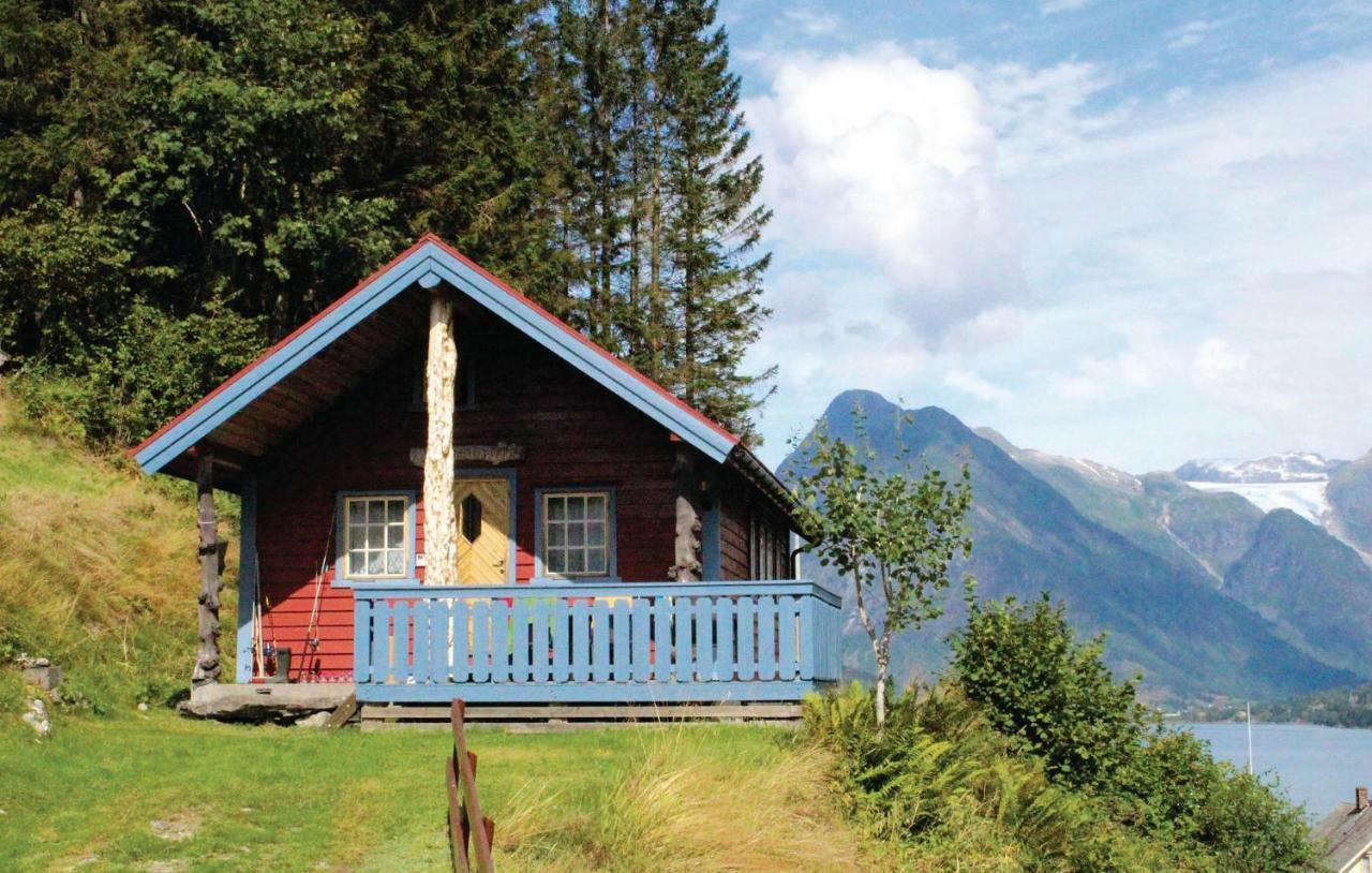 Cozy Home In Fjaerland With House A Mountain View エクステリア 写真