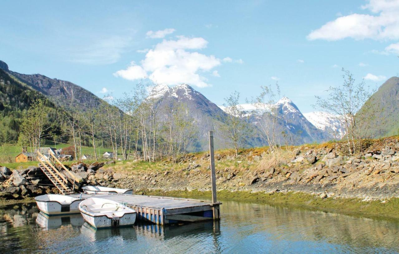Cozy Home In Fjaerland With House A Mountain View エクステリア 写真